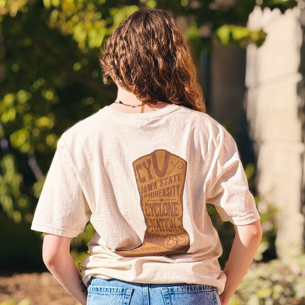 College House Cyclone Brown Boot Cream Short Sleeve T-Shirt